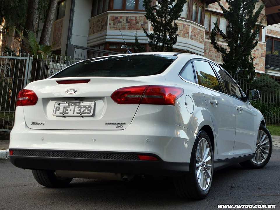 Ford�Focus Fastback 2016 - �ngulo traseiro